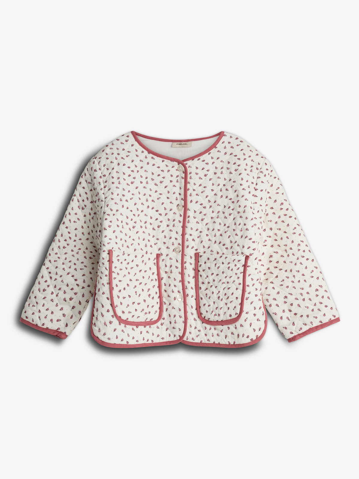 Jacke mit kleinem Muster und rosa Rand, liegt flach auf weißem Hintergrund. Zwei aufgesetzte Taschen vorne. Die Etiketten sind detailliert, aber der Text fehlt.