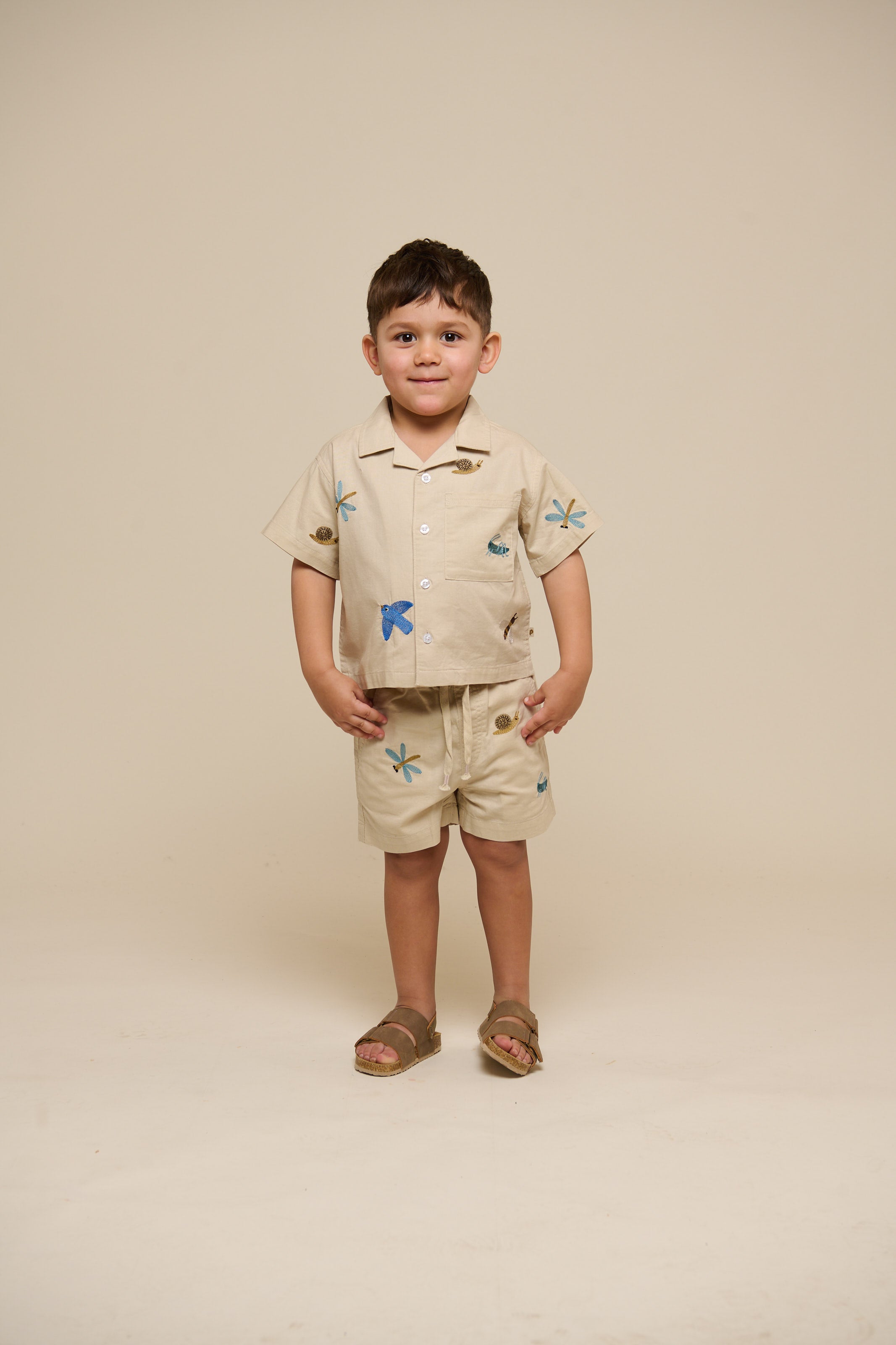 Besticktes Kurzarm-Baumwollhemd - Kids - Light Beige | 101061 Erik