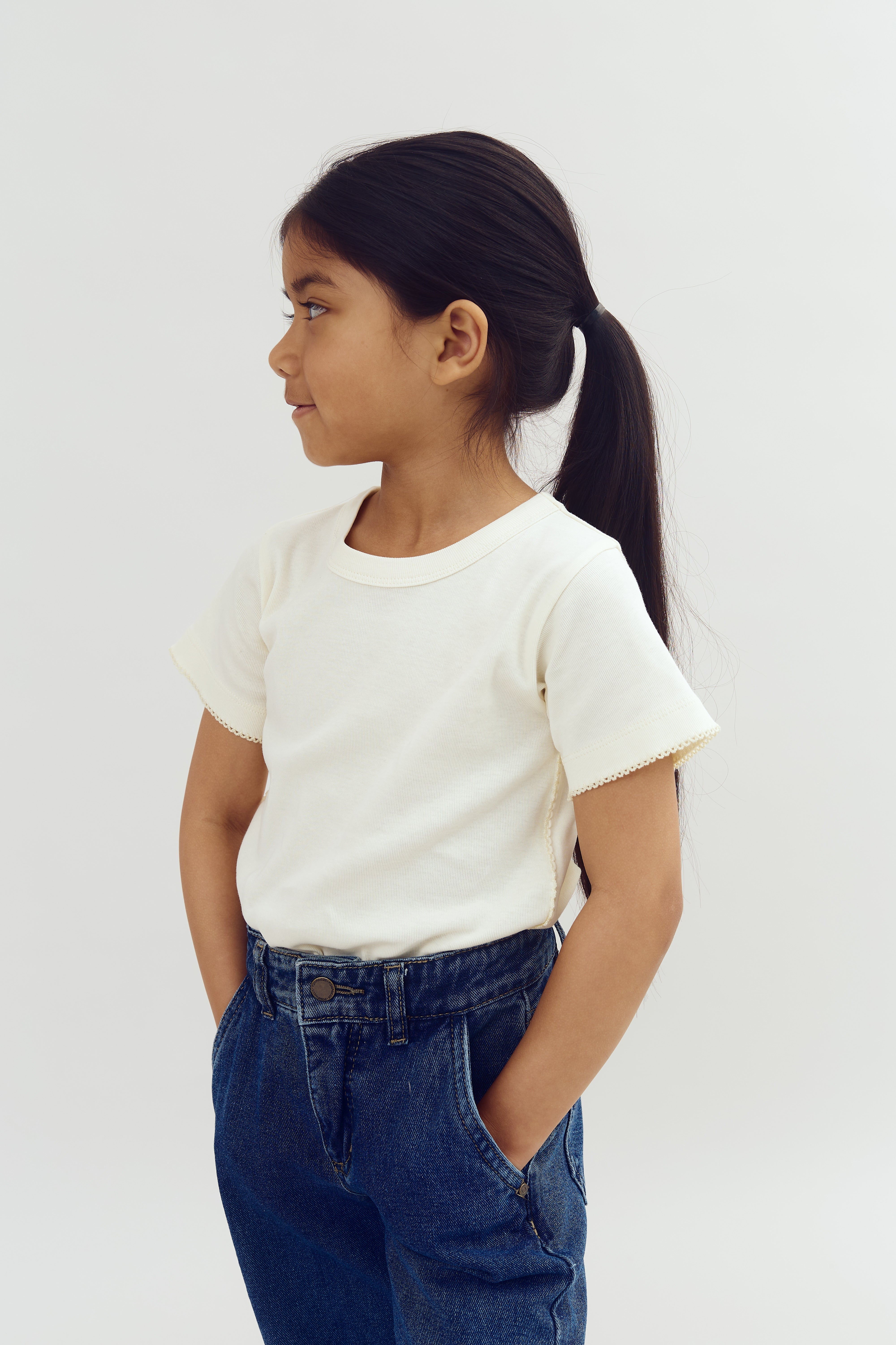 Tailliertes T-Shirt mit Picot-Stich - Off - Off White | 100202 Tina