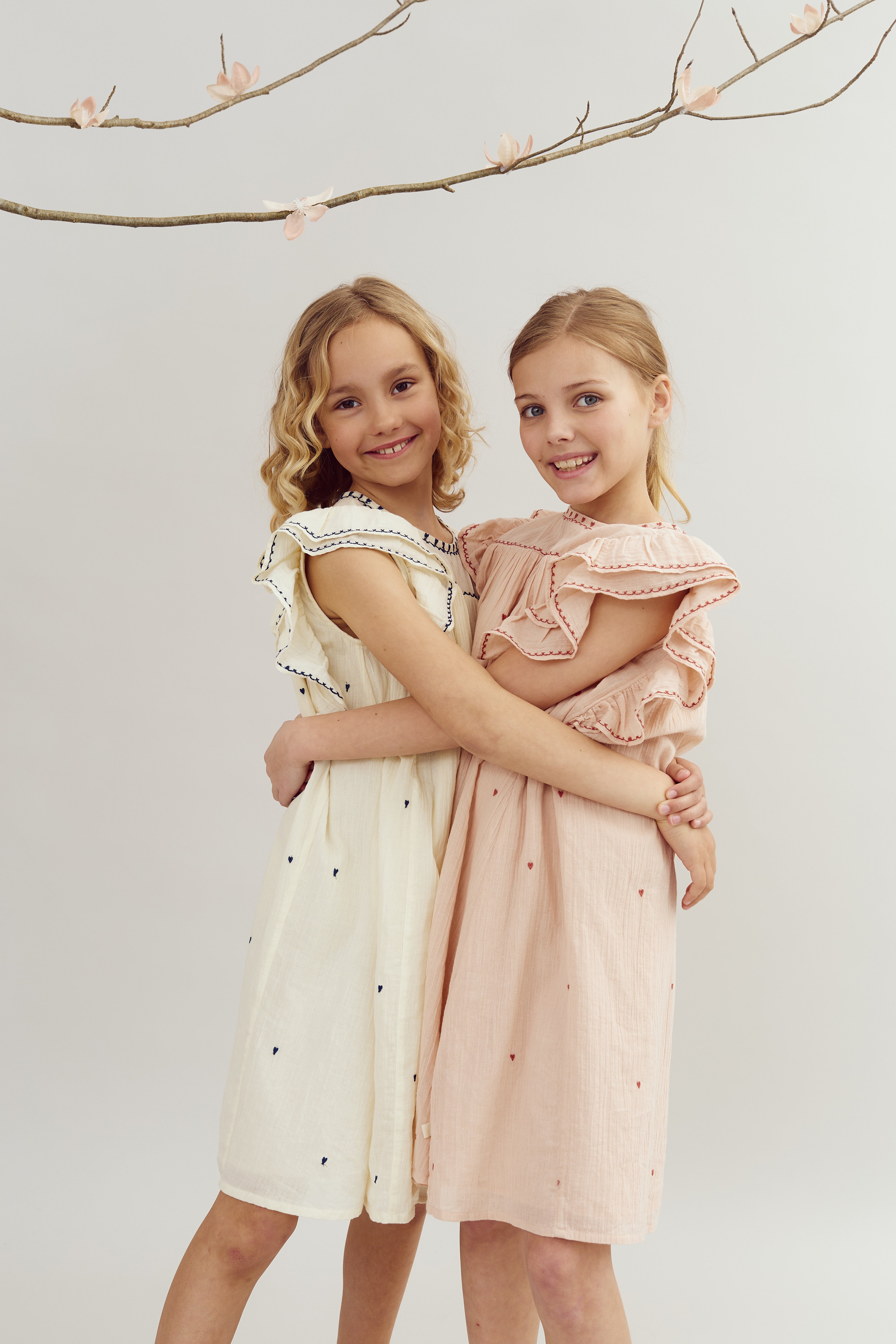 Kleid mit Kontraststickerei - Tween - Off White | 100481 Harper