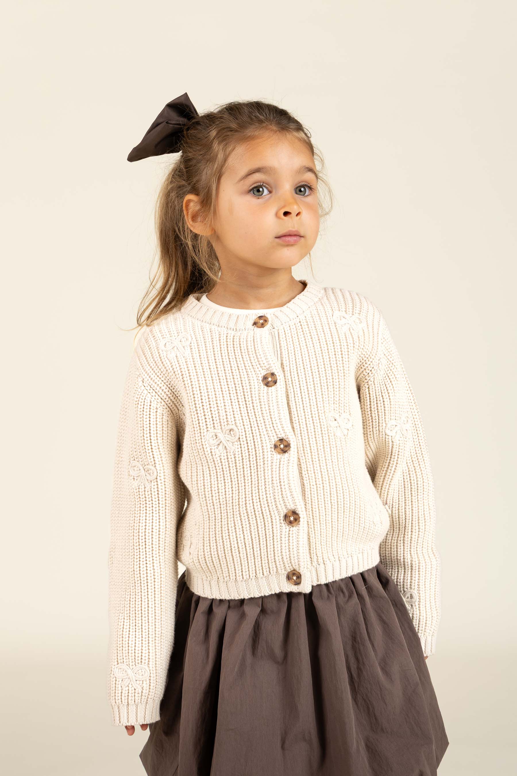 Baumwollstrickjacke mit Schleifen - Kids - Nature | 100790 Freya