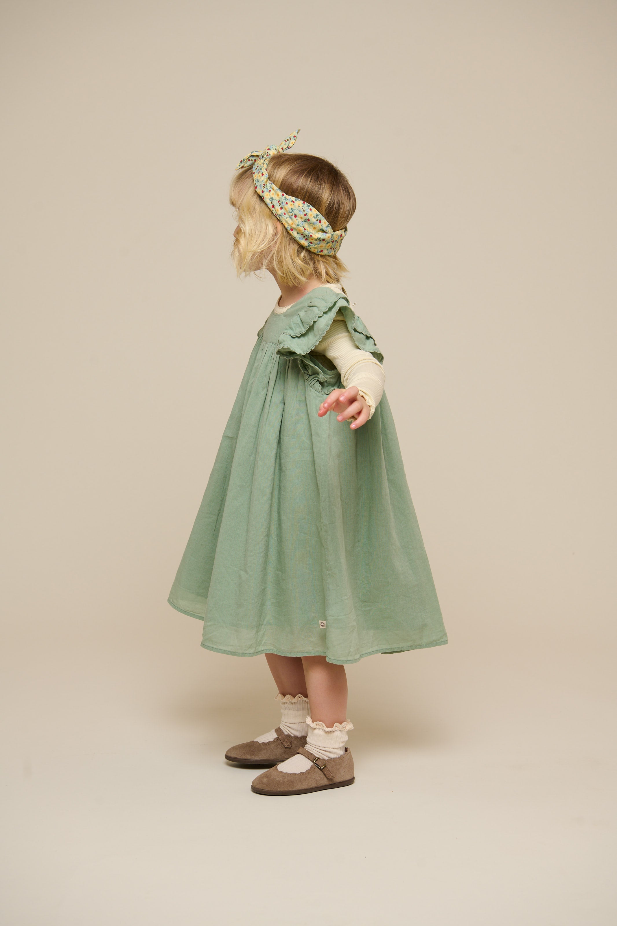 Baumwollkleid mit Zick Zack Rüsche - Kids - Dusty Green | 101035 Alma