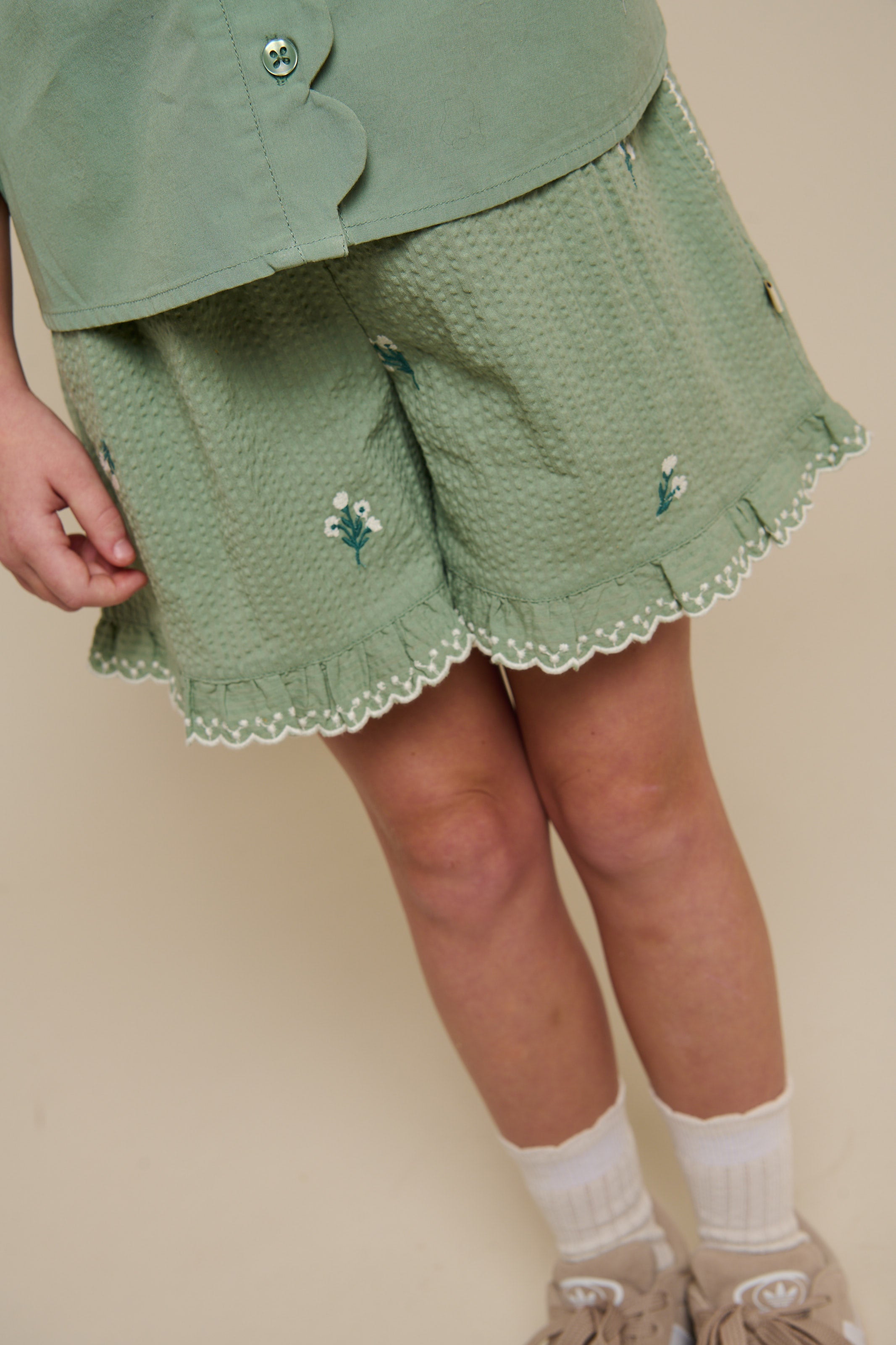 Bestickte Seersucker-Shorts - Tween - Dusty Green | 100985 Nora