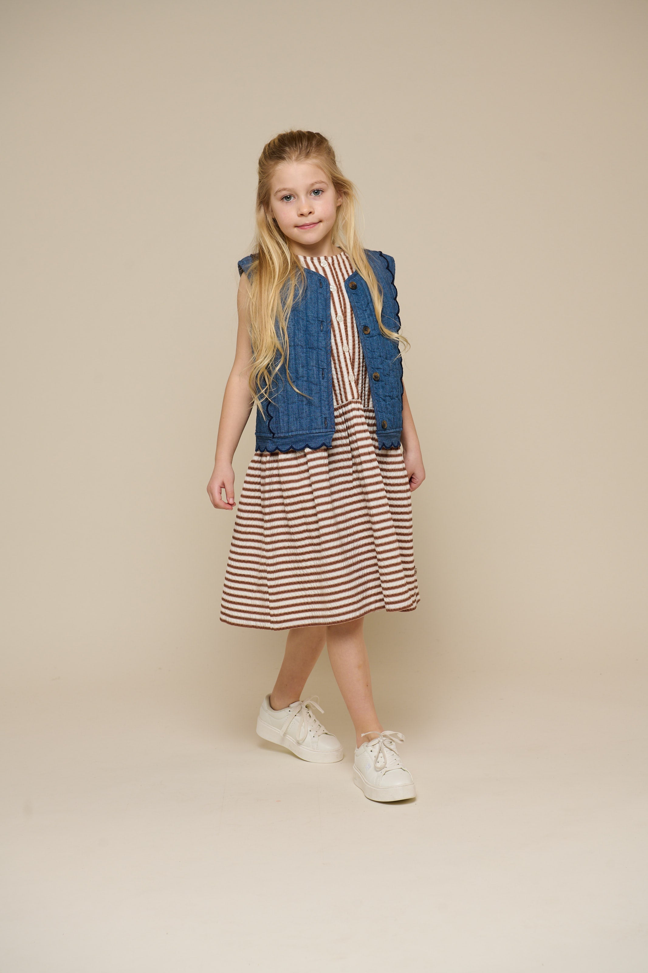 Gestreiftes Seersucker-Kleid - Tween - Brown | 101196 Nadia