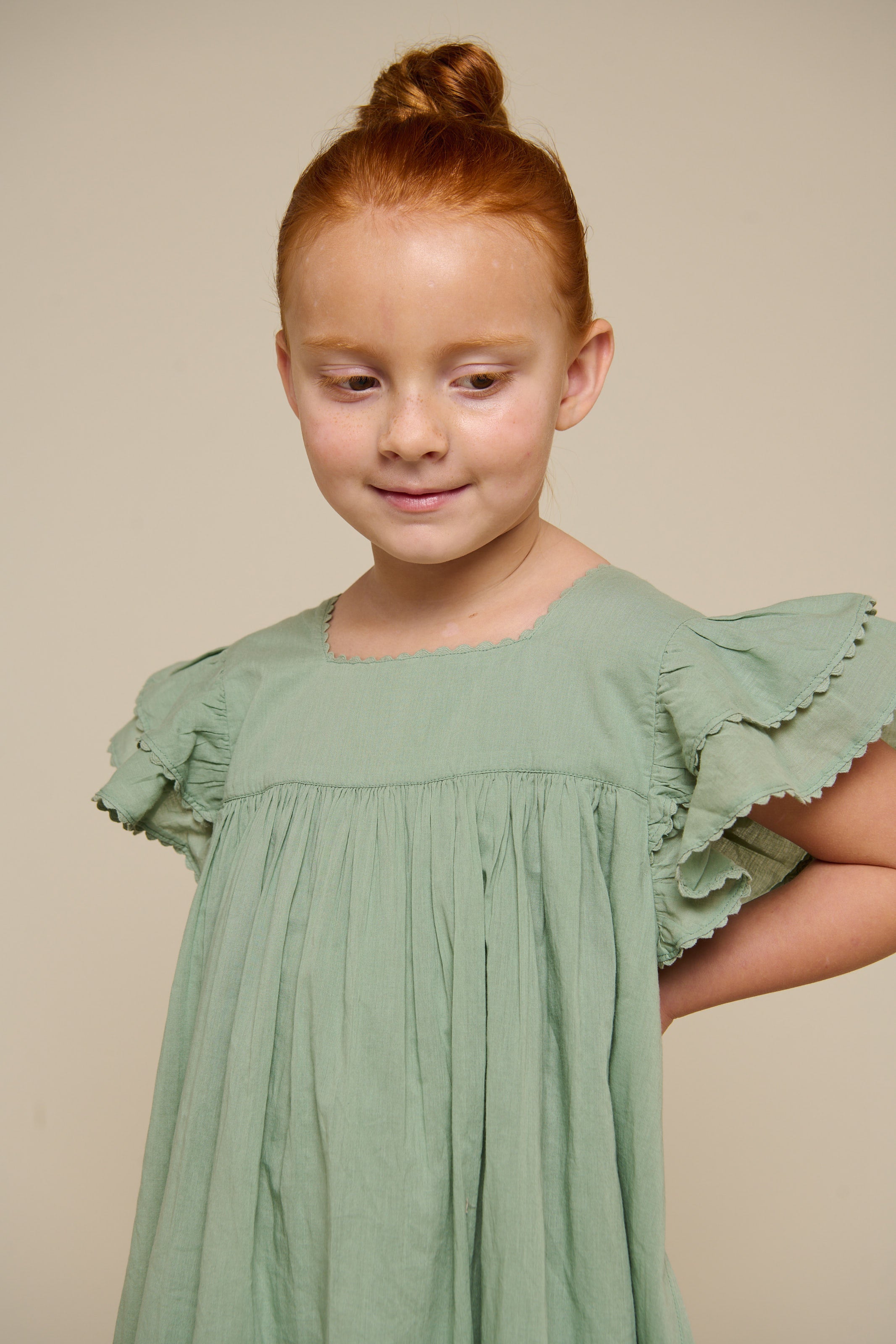 Baumwollkleid mit Zick Zack Rüsche - Tween - Dusty Green | 101066 Alma