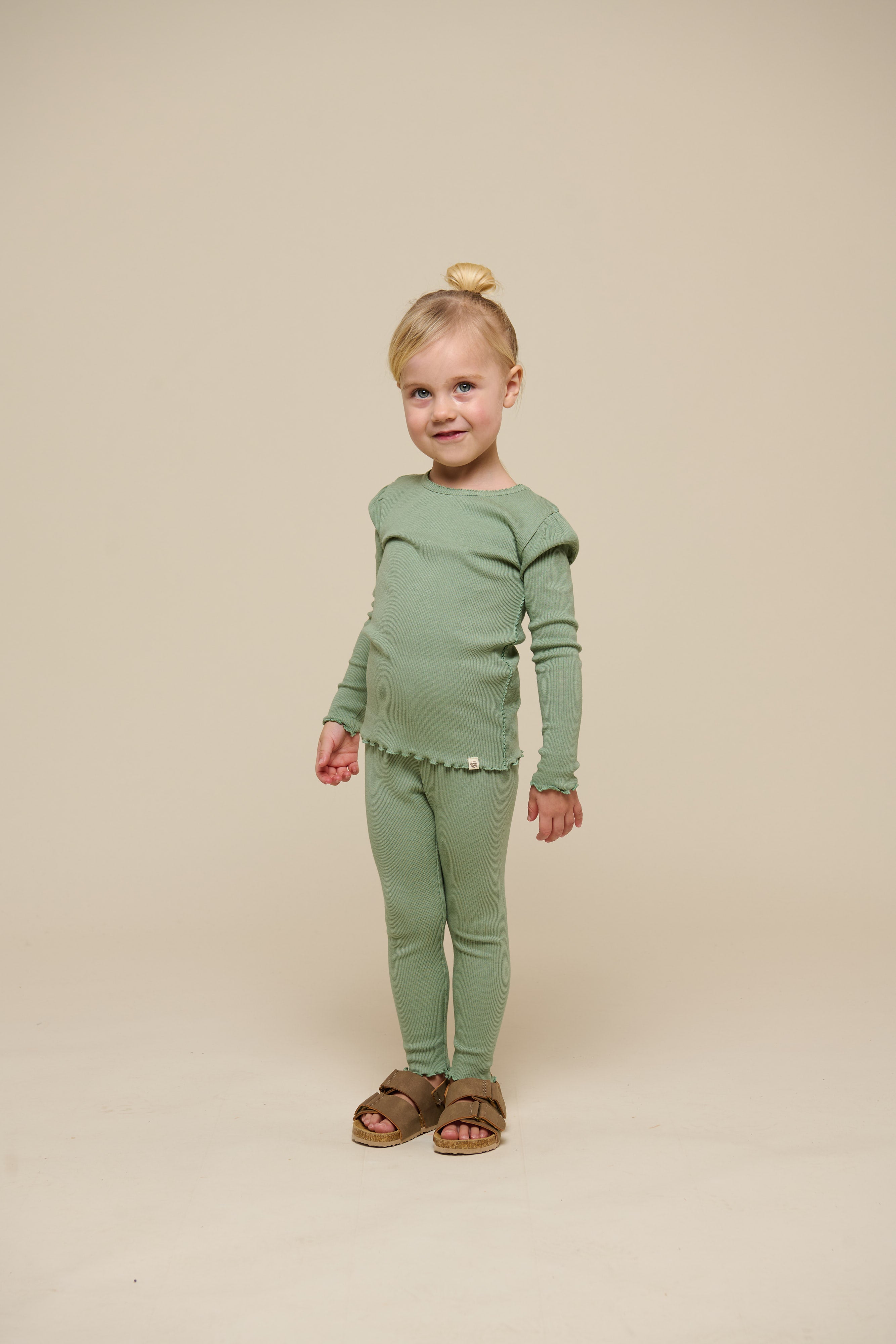 Langärmeliges T-Shirt aus Modalripp - Kids - Dusty Green | 101310 Lottie