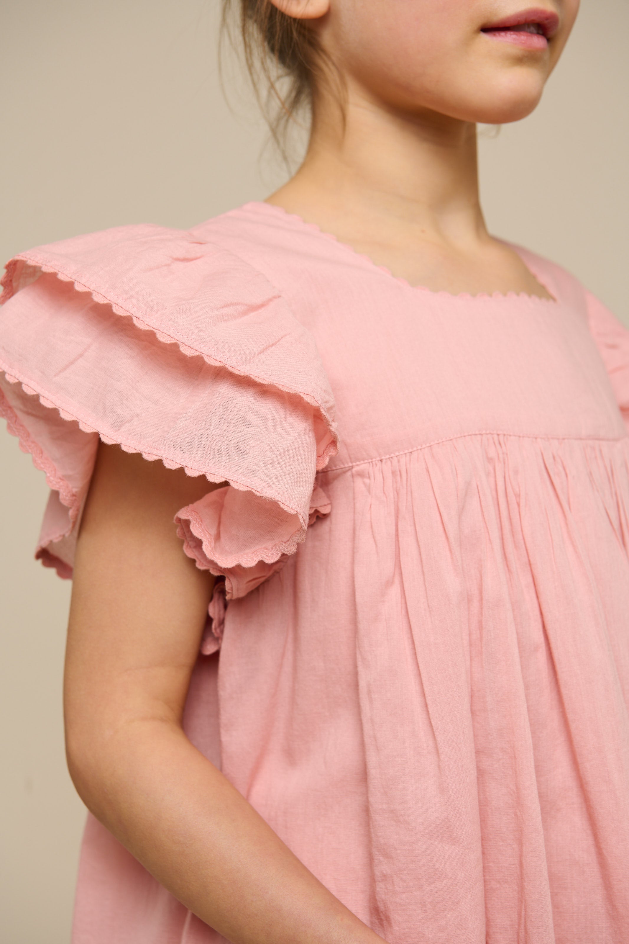 Baumwollkleid mit Zick Zack Rüsche - Tween - Rose Tan | 101065 Alma