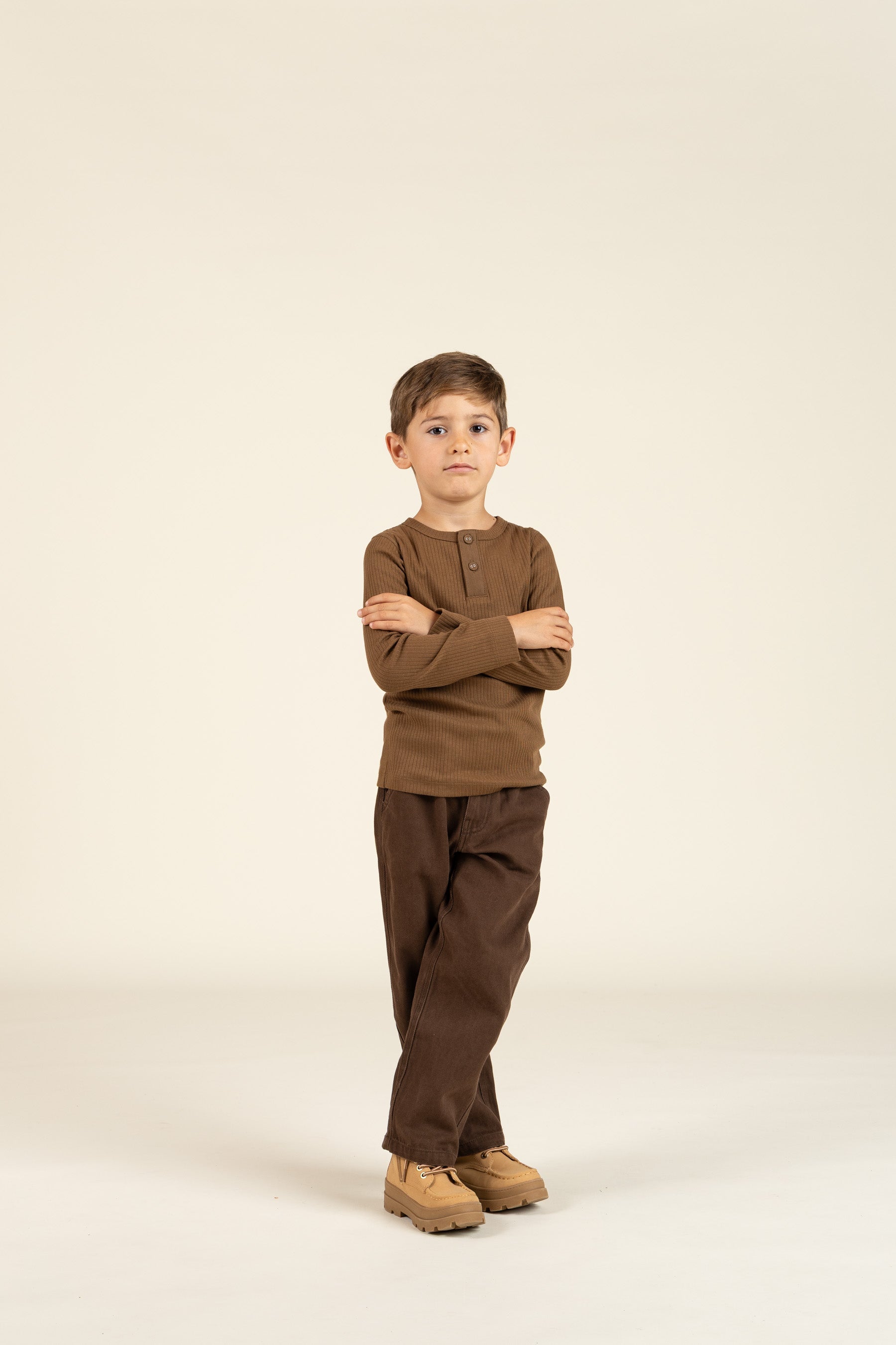 Langärmeliges T-Shirt aus Baumwollripp - Kids - Coffee | 100568 Manson