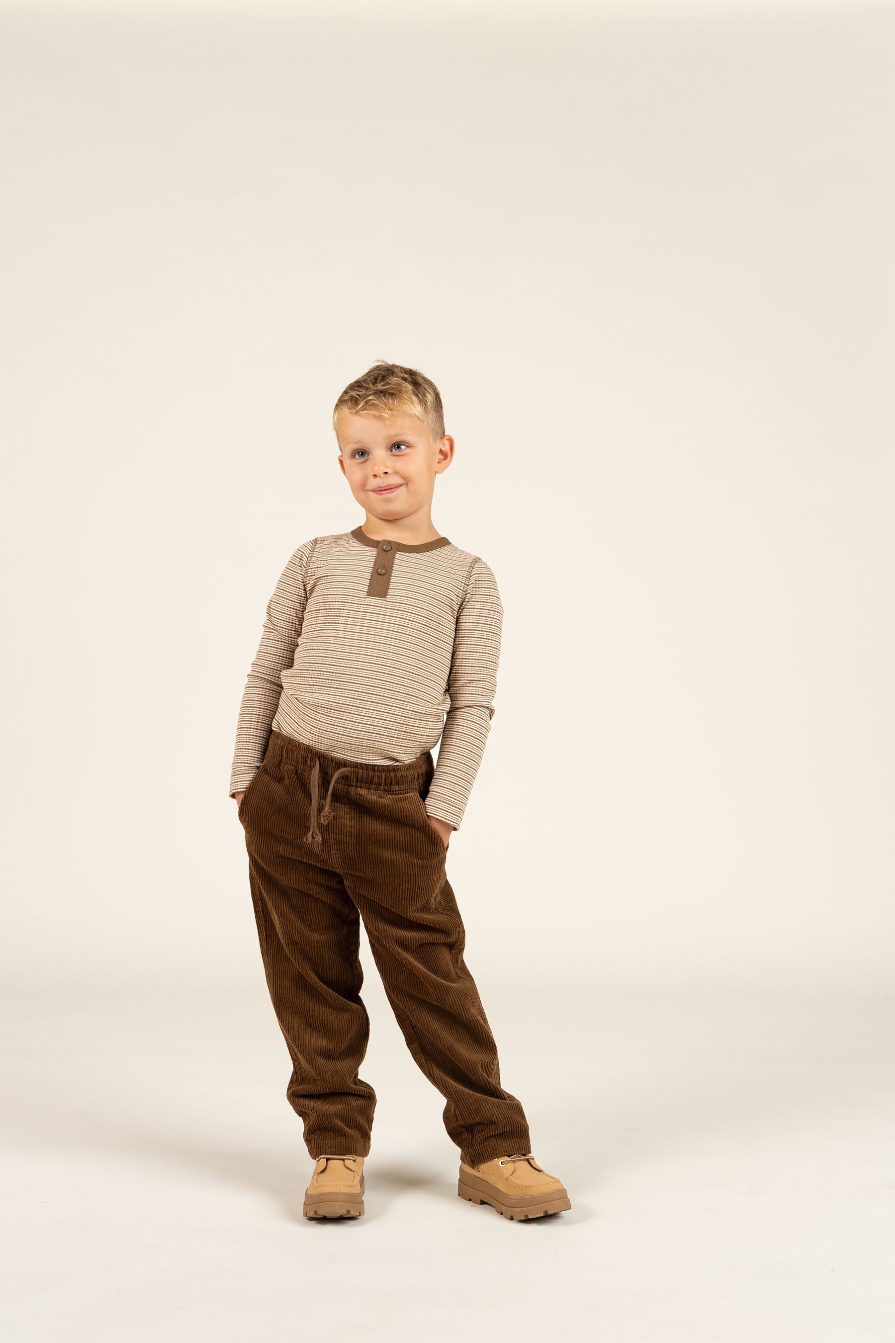 Langärmeliges T-Shirt aus Baumwollripp - Kids - Coffee Stripe | 100564 Manson
