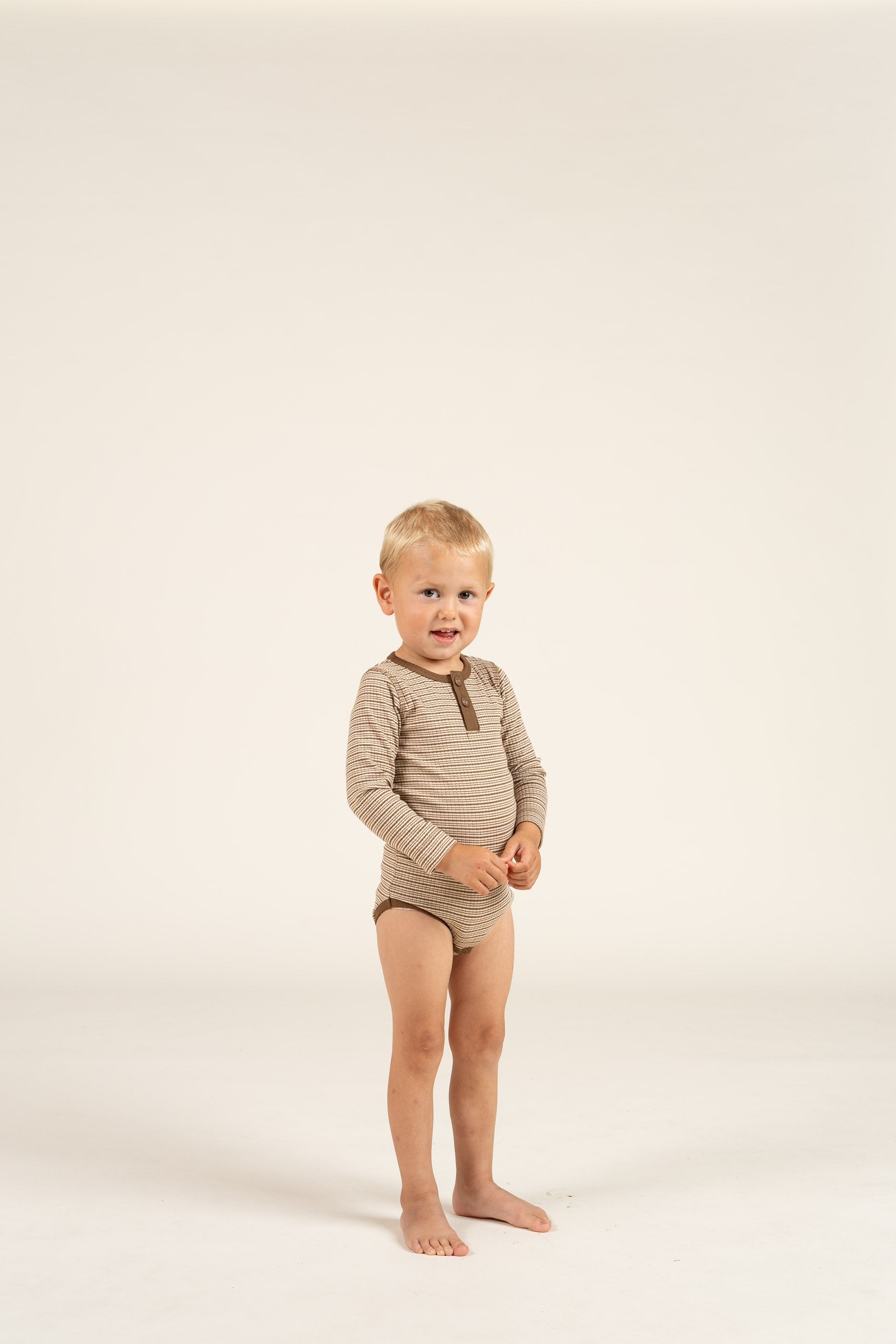 Langärmeliger Baumwoll-Ripp-Body - Kids - Coffee Stripe | 100559 Manson