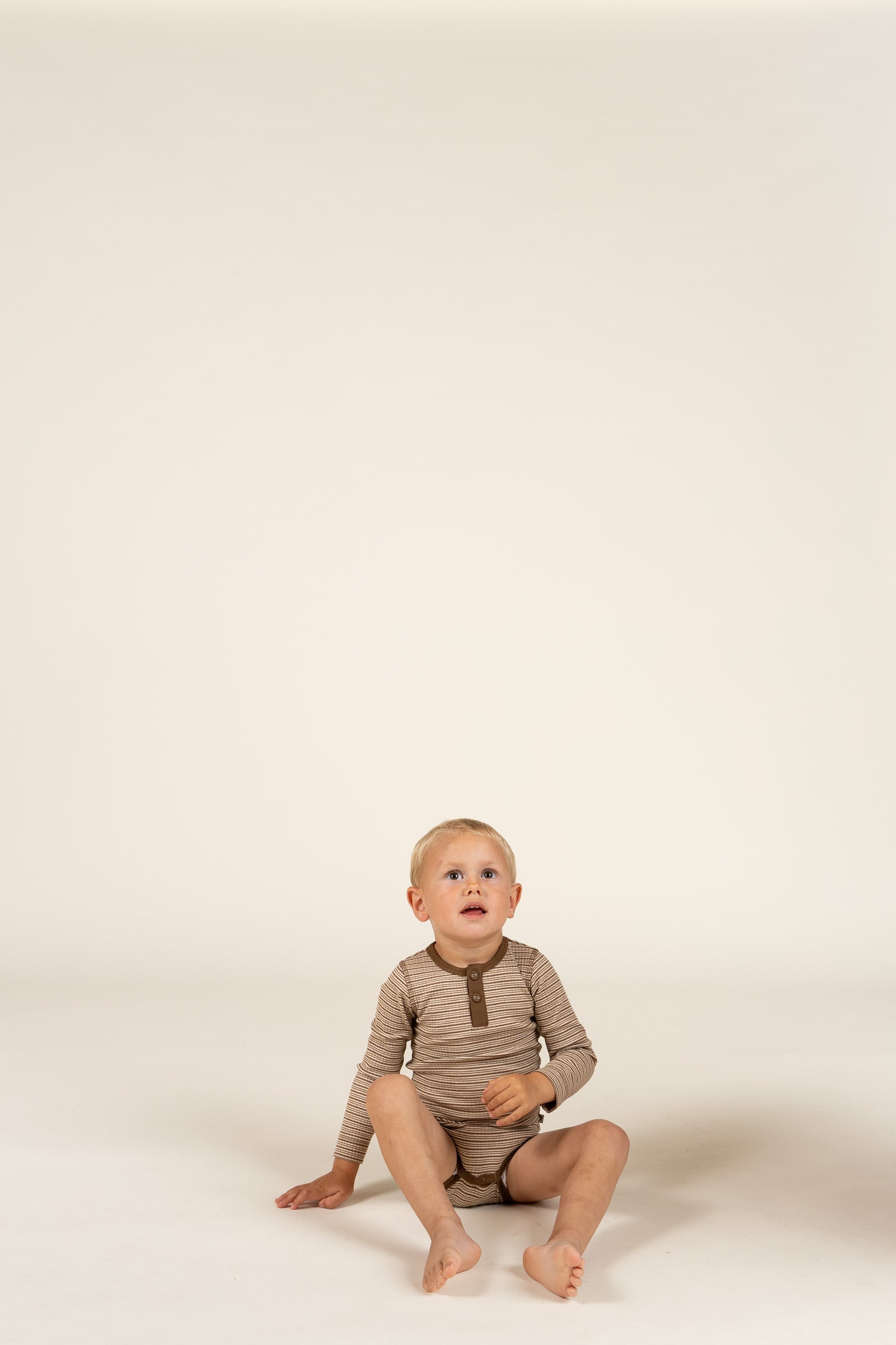 Langärmeliger Baumwoll-Ripp-Body - Kids - Coffee Stripe | 100559 Manson