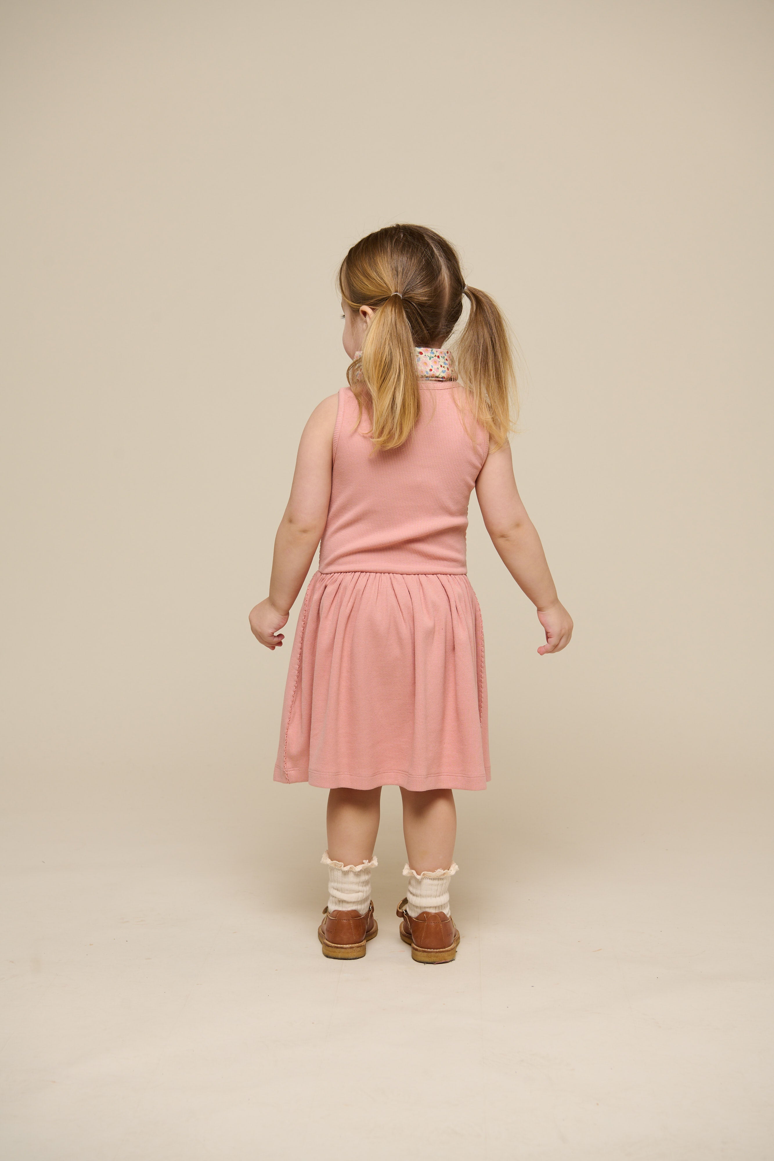 Ärmelloses Kleis aus Modalripp - Kids - Rose Tan | 101296 Lottie