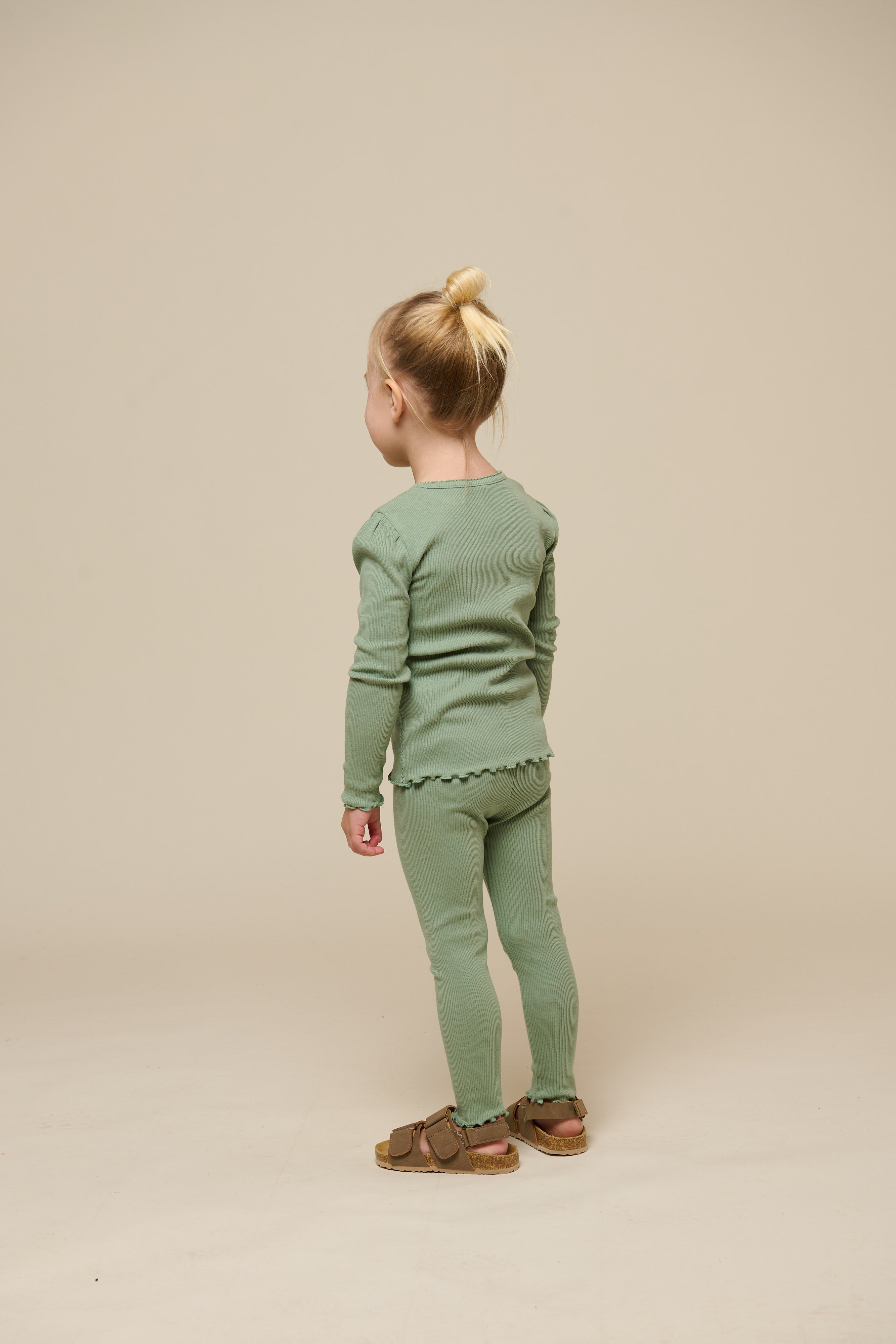 Langärmeliges T-Shirt aus Modalripp - Kids - Dusty Green | 101310 Lottie